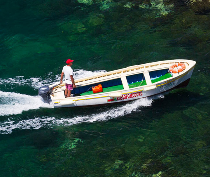 barca per escursione alla grotta verde